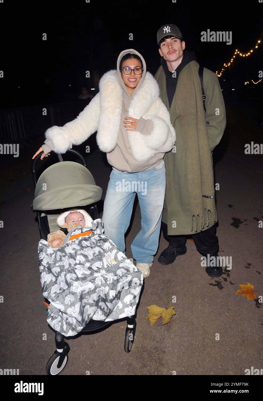 Londra, Regno Unito. 20 novembre 2024. Emily Faye Miller e Cam Holmes e baby al lancio VIP di Hyde Park Winter Wonderland, Hyde Park, mercoledì 20 novembre 2024 a Londra, Inghilterra, Regno Unito. CAP/CAN © CAN/Capital Pictures credito: Capital Pictures/Alamy Live News Foto Stock