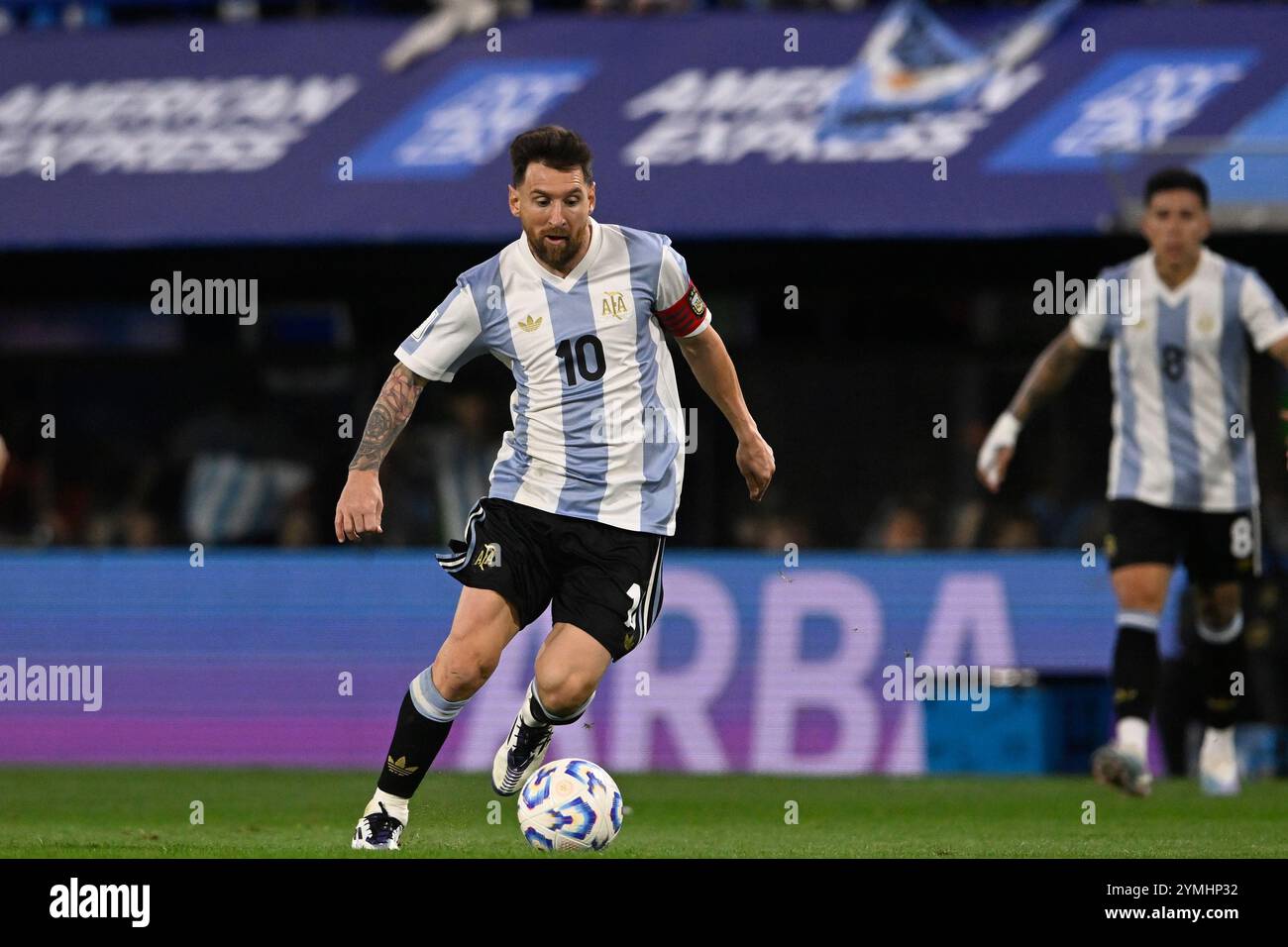 BUENOS AIRES, ARGENTINA - 19 NOVEMBRE: Lionel messi dell'Argentina, in edizione speciale 50° anniversario divisa Adidas durante il mondo FIFA sudamericano Foto Stock