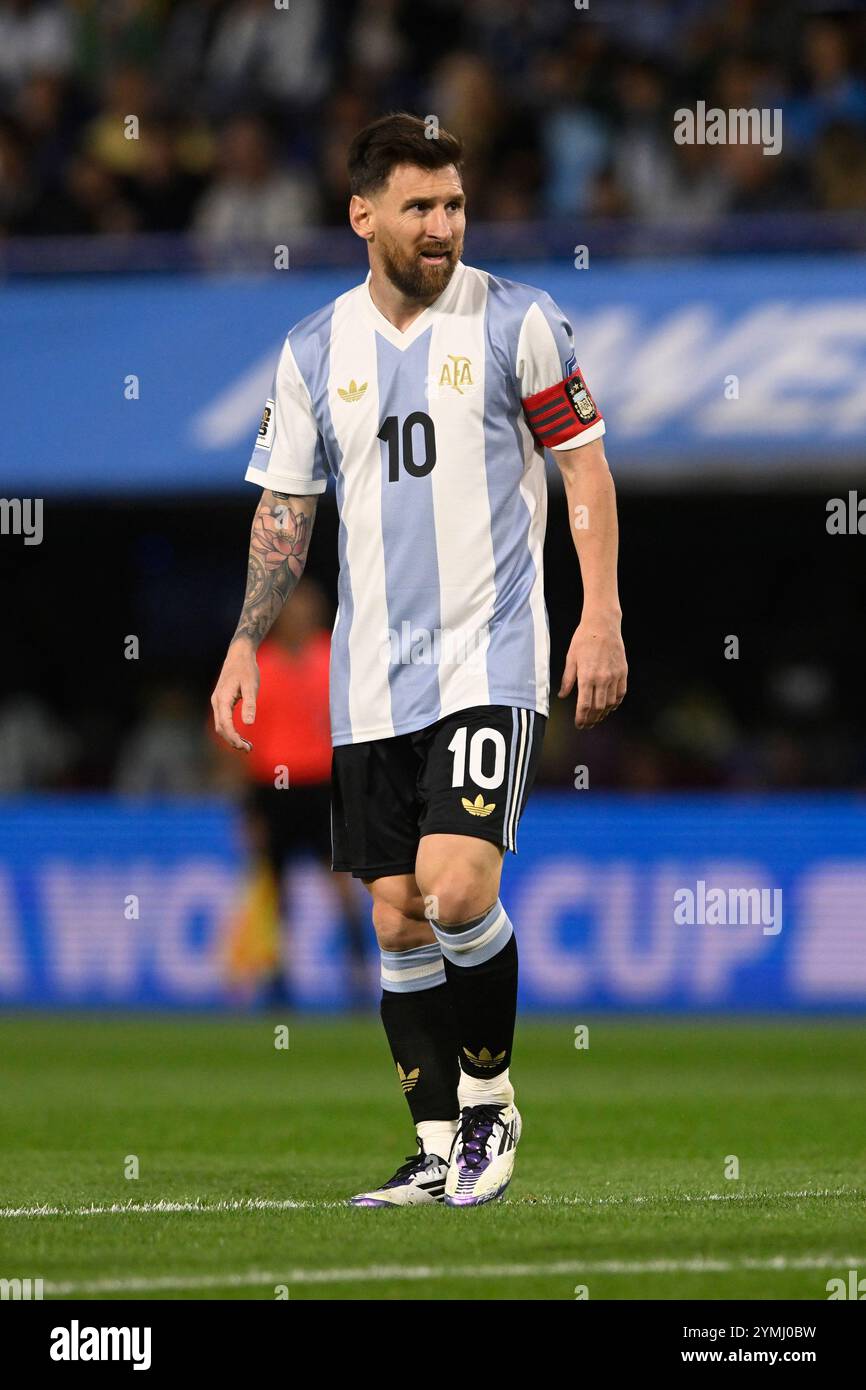 BUENOS AIRES, ARGENTINA - 19 NOVEMBRE: Lionel messi dell'Argentina, in edizione speciale 50° anniversario divisa Adidas durante il mondo FIFA sudamericano Foto Stock