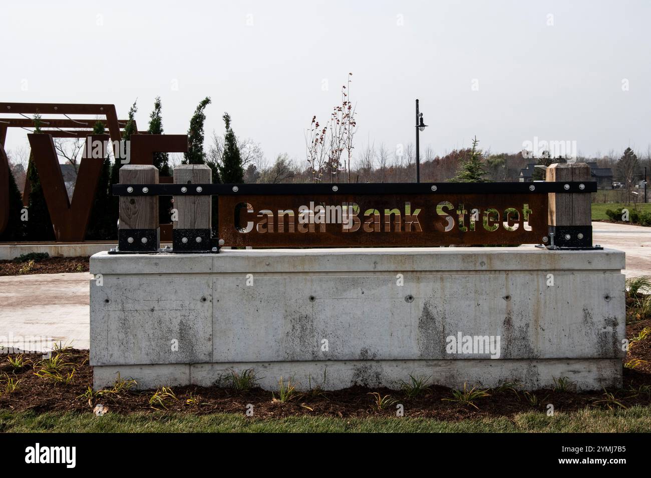 Cartello con Canal Bank Street al Cove Park di Port Colborne, Ontario, Canada Foto Stock