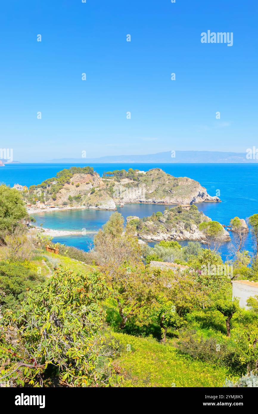 Riserva naturale Isola bella, vista ad alto angolo, Taormina, Sicilia, Italia Foto Stock