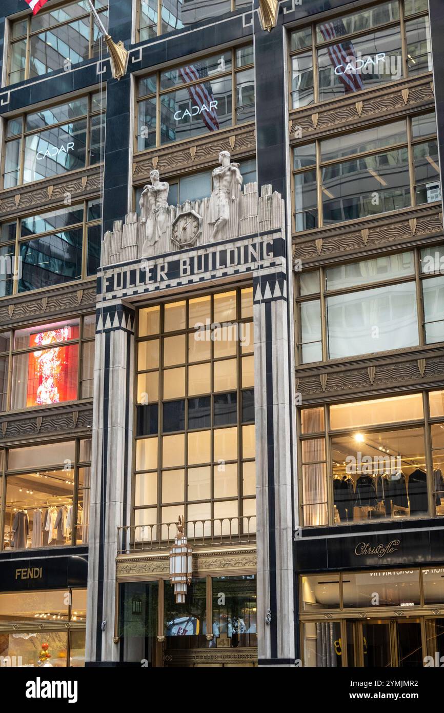 L'edificio Fuller è un edificio per uffici in stile art deco all'incrocio tra Madison Avenue e E. 57th St. A Midtown Manhattan, 2024, New York City, USA Foto Stock