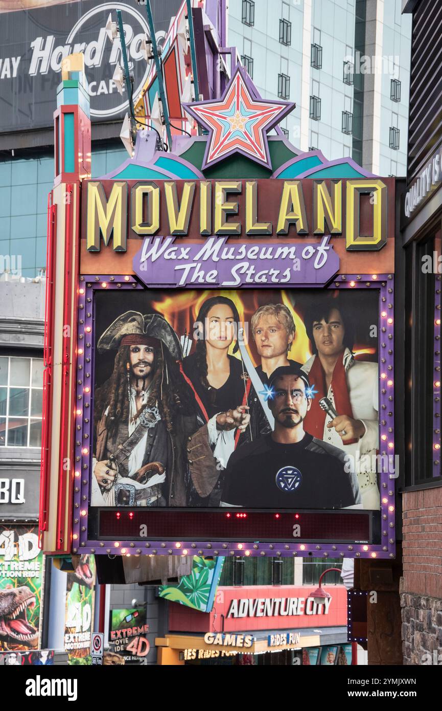 Insegna del museo delle cere Movieland su Cliffton Hill a Niagara Falls, Ontario, Canada Foto Stock