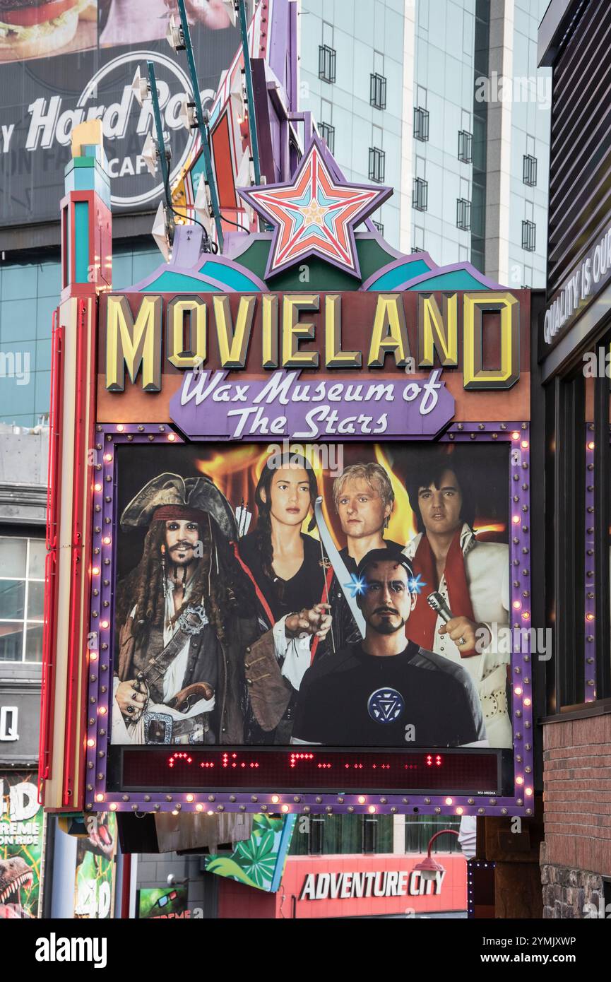 Insegna del museo delle cere Movieland su Cliffton Hill a Niagara Falls, Ontario, Canada Foto Stock