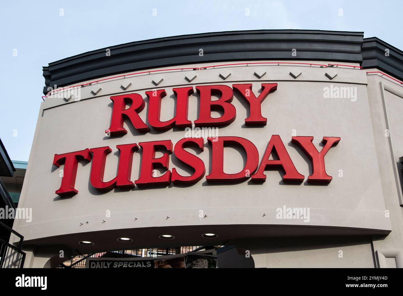 Insegna del ristorante Ruby Tuesday su Cliffton Hill a Niagara Falls, Ontario, Canada Foto Stock