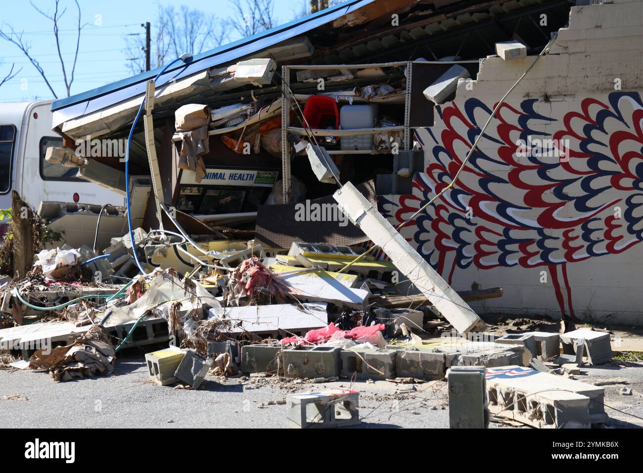 Asheville NC-Nov 21 Vista dei danni della tempesta ad Asheville, Biltmore e Art District North Carolina dall'uragano Helene il 21 novembre 2024 credito: Mpi34 / MediaPunch Foto Stock