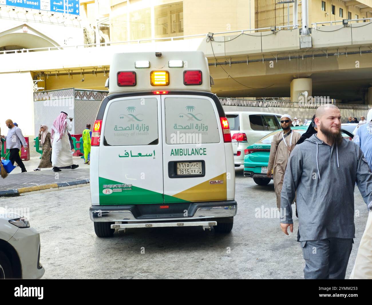 La Mecca, Arabia Saudita, 23 giugno 2024: Un'ambulanza per le chiamate di emergenza del ministero della salute dell'Arabia Saudita nella regione della Mecca durante il periodo di pellegrinaggio Foto Stock