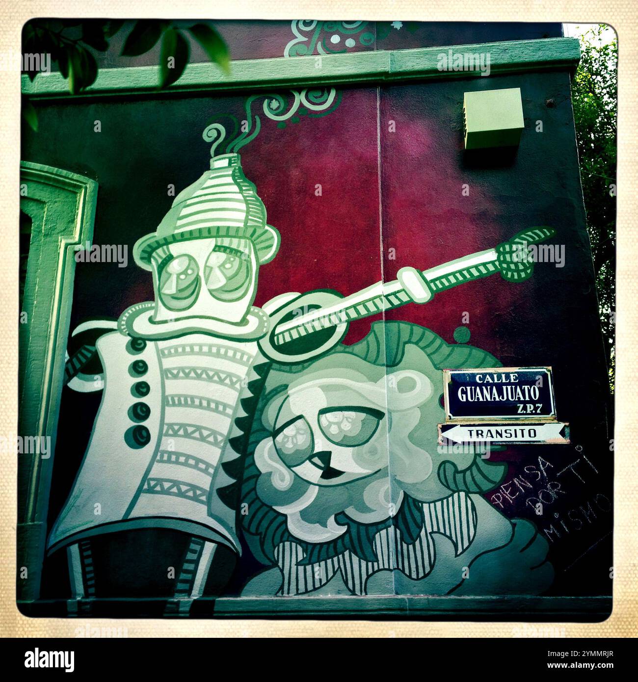 Un dipinto con personaggi di Alice nel Paese delle meraviglie decorare un muro in Casa U, Roma Norte, città del Messico, Messico, 19 marzo, 2012.NOTA: questa immagine fa parte del myPhone di Aurora Foto Stock Un dipinto con personaggi di Alice nel Paese delle meraviglie decorare un muro in Casa U, Roma Norte, città del Messico, Messico, 19 marzo, 2012.NOTA: questa immagine fa parte del myPhone di Aurora Foto Stock