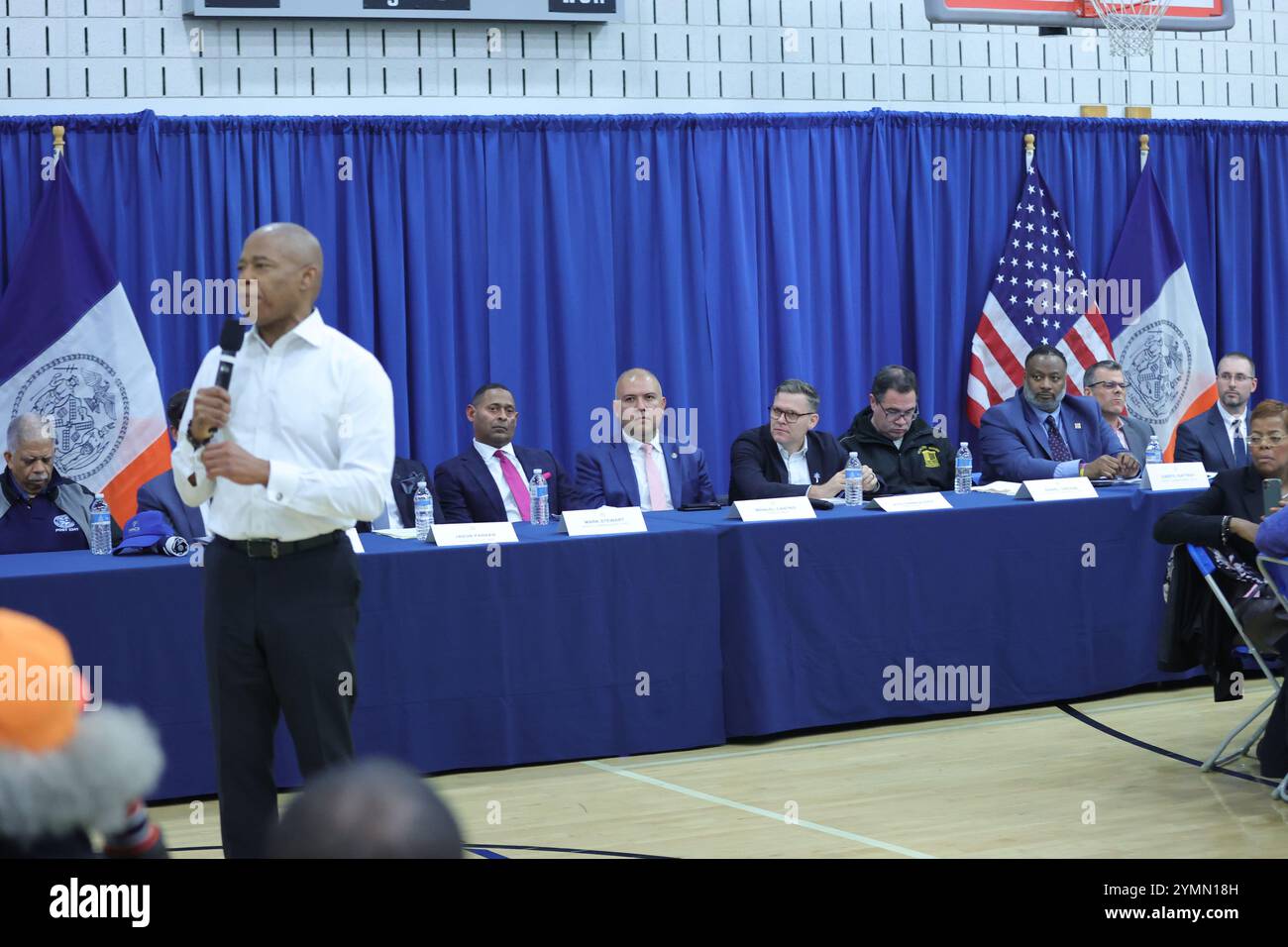 New York, Stati Uniti. 22 novembre 2024. Jamaica, Queens, New York, 21 novembre 2024: Il Commissario dell'Ufficio per gli affari degli immigrati del sindaco di New York Manuel Castro insieme al sindaco Eric Adams ospita "Talk with Eric: A Community Conversation" alla 153-27 88th Avenue, Giamaica, NY, giovedì 21 novembre, 2024. i residenti si sono riuniti per interagire con il sindaco su questioni chiave della comunità, promuovendo il dialogo e la connessione. Foto: Luiz Rampelotto/EuropaNewswire. (Credit Image: © Luiz Rampelotto/ZUMA Press Wire) SOLO PER USO EDITORIALE! Non per USO commerciale! Foto Stock