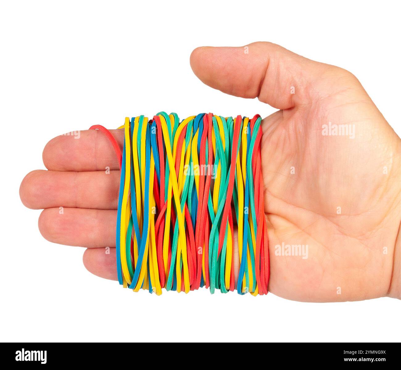 Una mano afferra una collezione di vivaci fasce elastiche in diversi colori, perfette per varie attività di organizzazione e creazione. Foto Stock