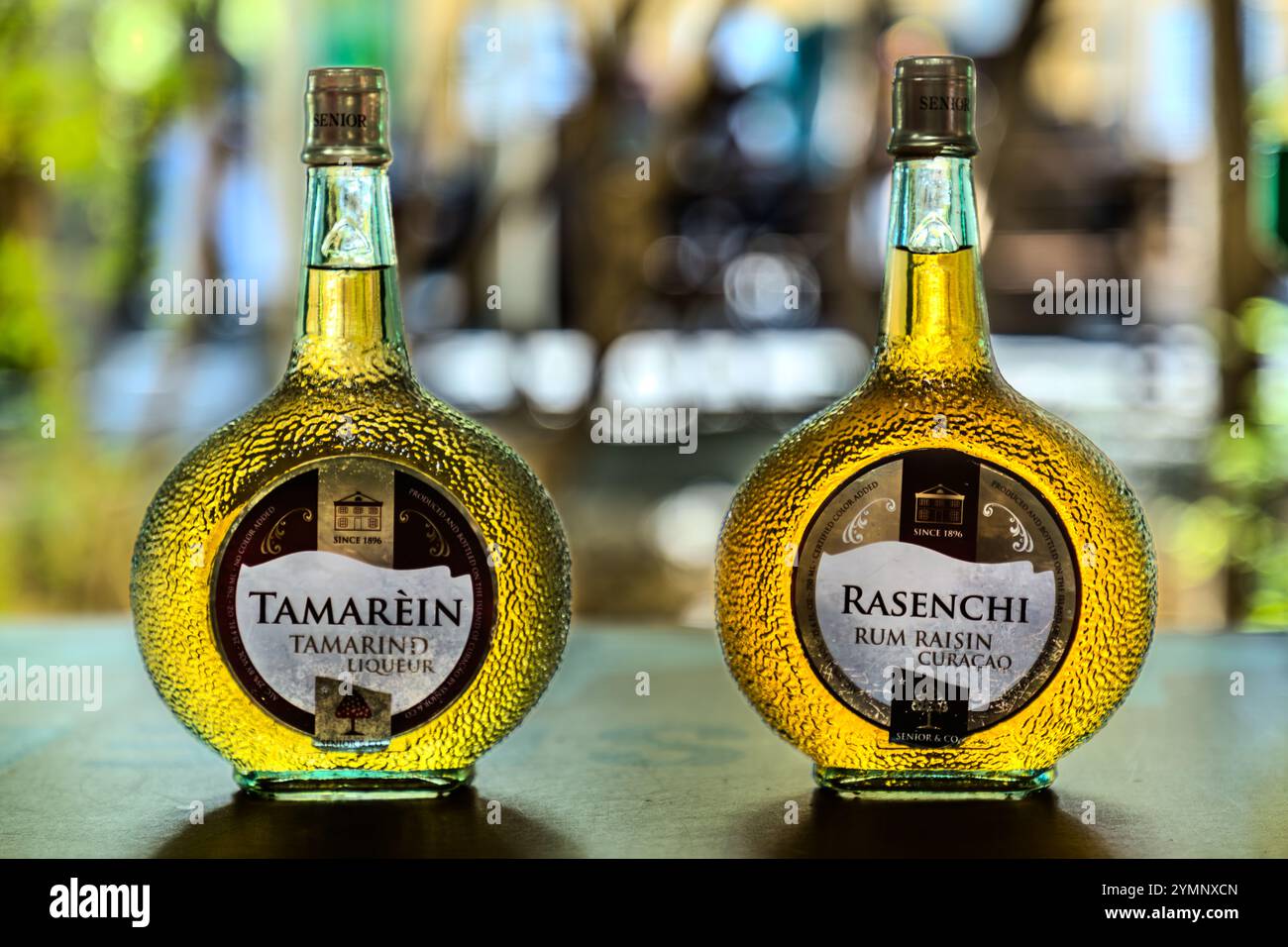 Assortimento della fabbrica di liquori Curacao di Curacao. Fabbrica Senor, dove viene prodotto il liquore Curacao originale. Landhuis Chobolobo, Elias R. A. Moreno Boulevard, Willemstad, Curacao, Curacao, Kòrsou Foto Stock