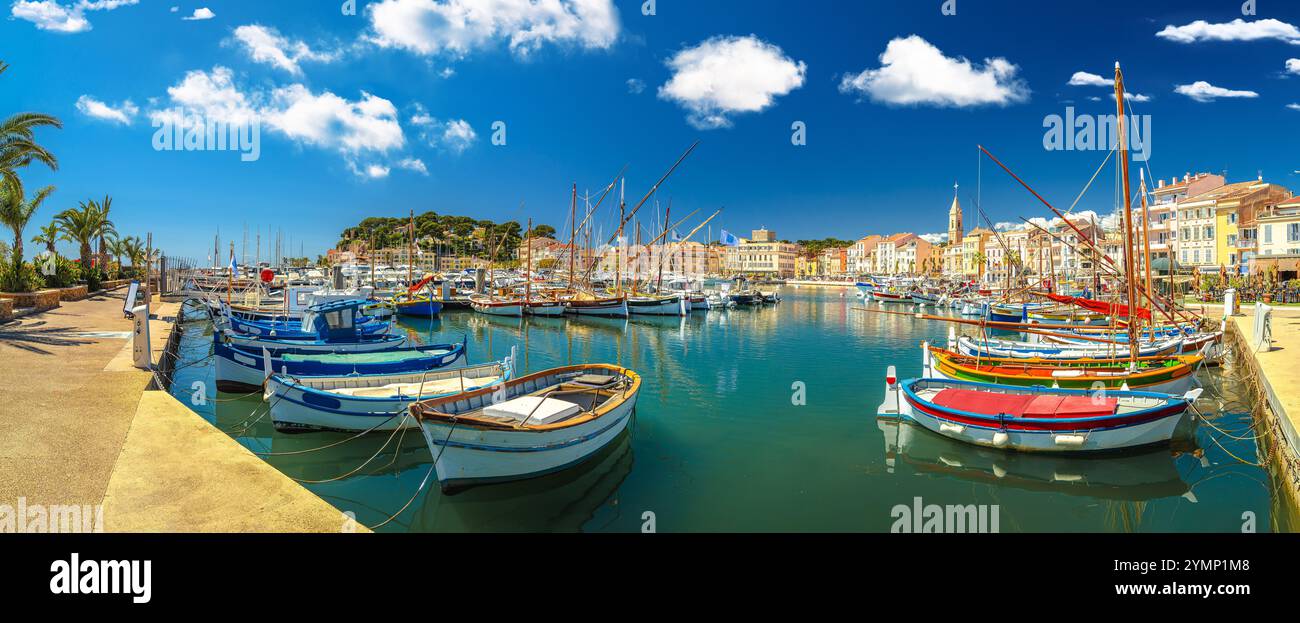 Vista panoramica sul lungomare di Sanary sur Mer, nella costa azzurra, Francia meridionale Foto Stock