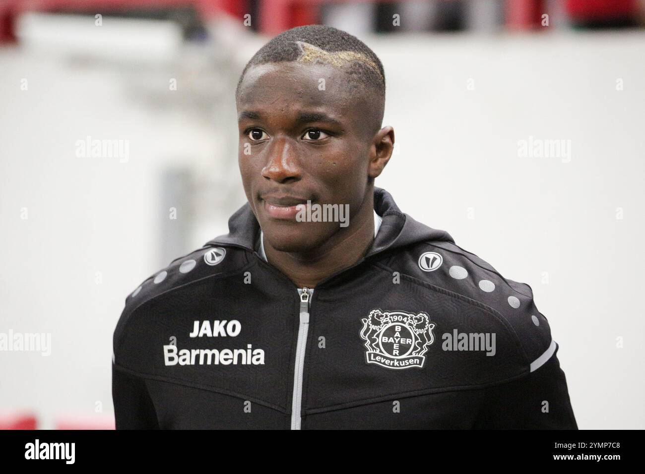 Moussa Diaby del Bayer 04 Leverkusen prima della partita di UEFA Champions League tra il Lokomotiv Mosca e il Bayer 04 Leverkusen allo Stadion lo Foto Stock