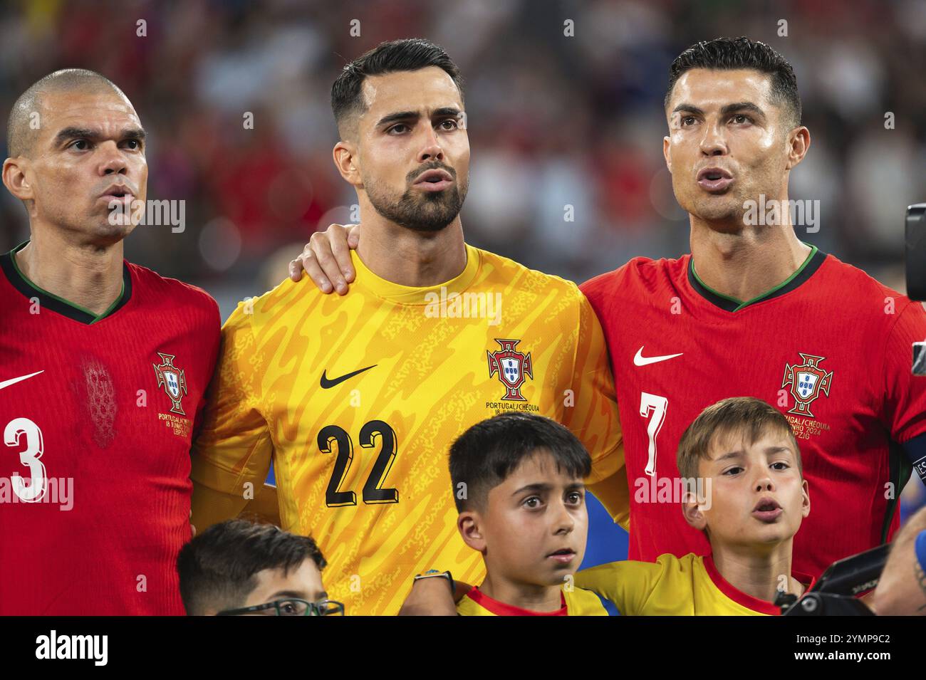 LIPSIA, GERMANIA - 18 GIUGNO 2024: Incontro Euro 2024 Groupe F Portogallo vs Cechia 2:1. Pepe (L) portiere Diogo Costa e Cristiano Ronaldo (R). Foto Stock