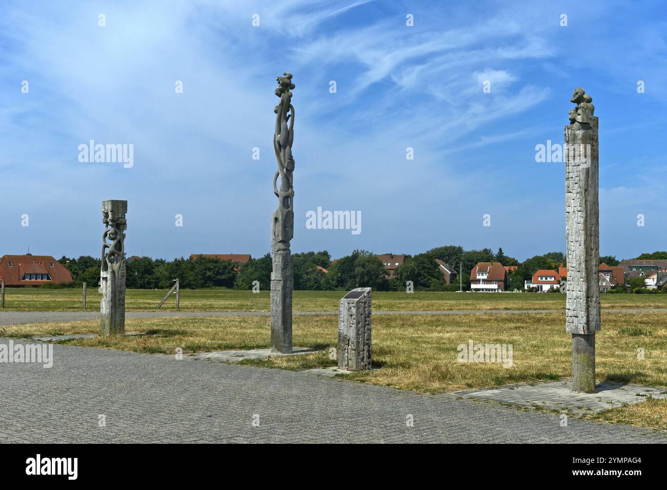 Sculture in legno Dalbenspross i, II, III, artista Bernd Finkenwirth, Isola Spiekeroog, isole Frisone Orientale, Mare del Nord, bassa Sassonia, Germania, Europa Foto Stock