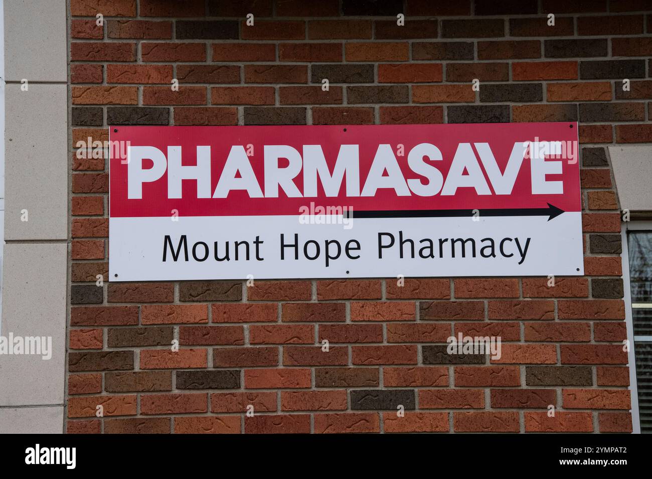 Cartello Pharmasave su Homestead Drive nel villaggio di Mount Hope, Hamilton, Ontario, Canada Foto Stock