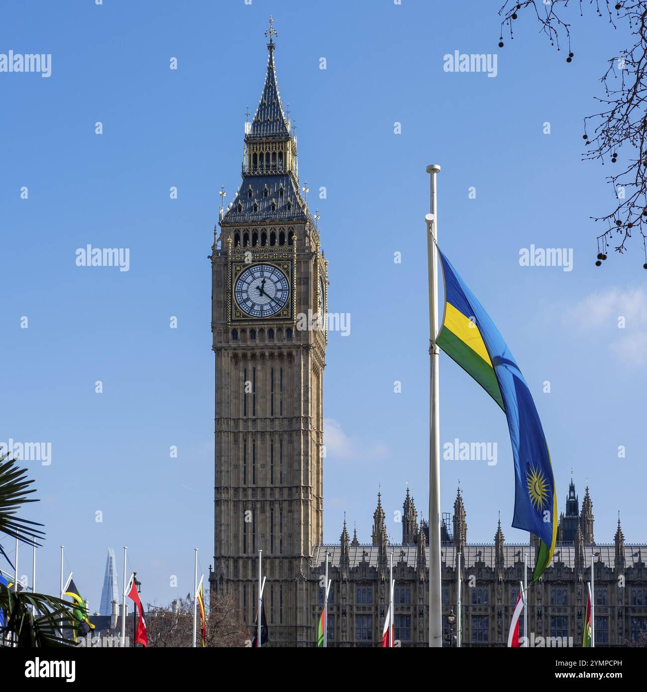 LONDRA, Regno Unito, 13 MARZO : Bandiere che volano in Parliament Square Londra il 13 marzo 2016 Foto Stock