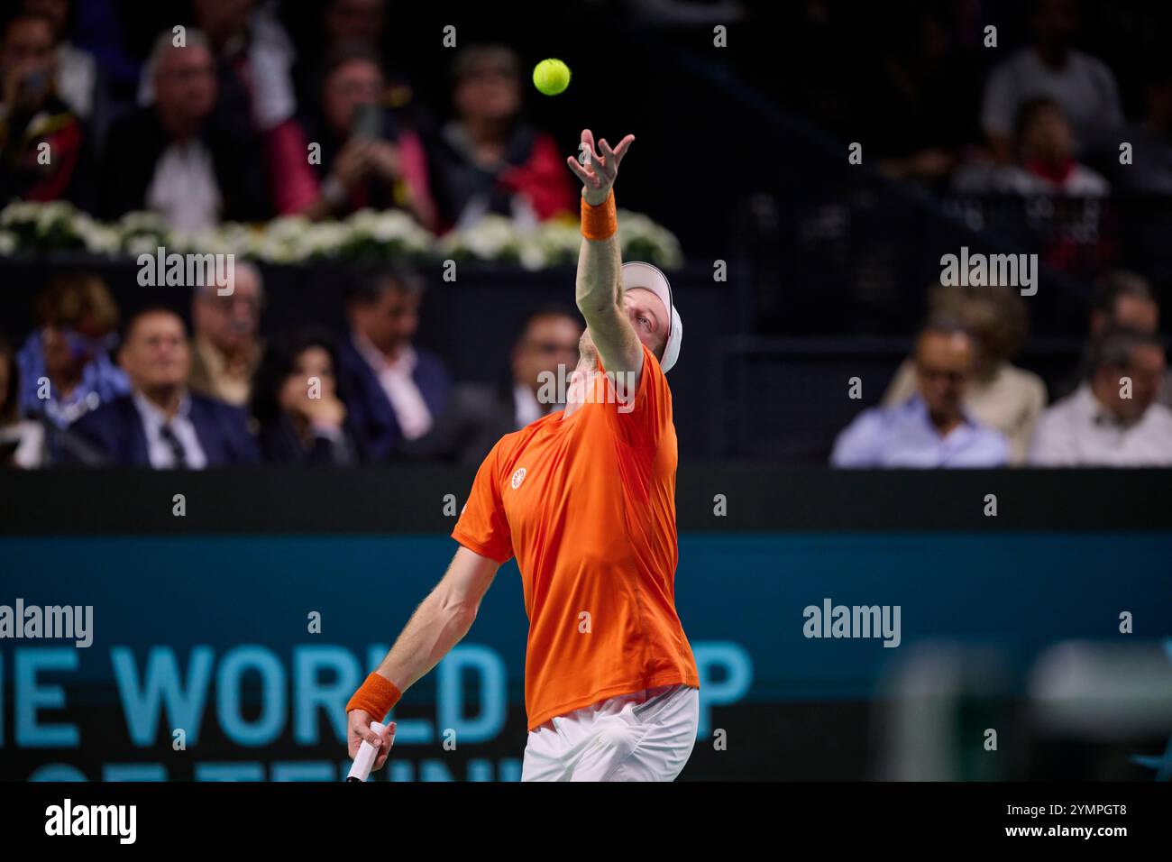 Malaga, Spagna. 22 novembre 2024. Botic Van de Zandschulp della squadra olandese in azione contro Daniel Altmaier della Germania squadra vista in azione durante la semifinale di Coppa Davis 8 match singolo 1 Martin Carpena Arena. (Foto di Vicente Vidal Fernandez/Sipa USA) credito: SIPA USA/Alamy Live News Foto Stock