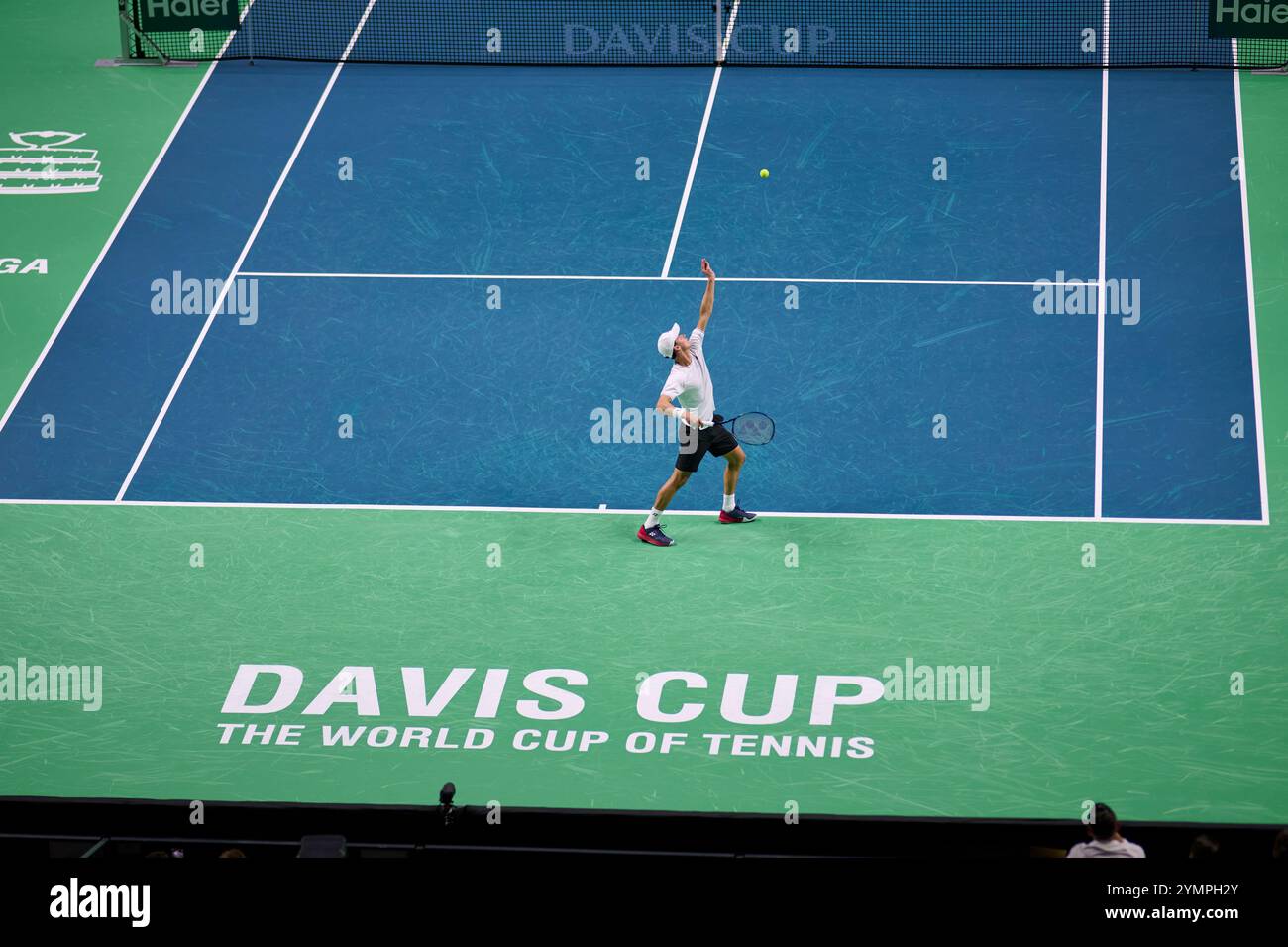 Malaga, Spagna. 22 novembre 2024. Daniel Altmaier, squadra tedesca, in azione contro Botic Van de Zandschulp, squadra olandese vista in azione durante la semifinale di Coppa Davis 8 singolare match 1 Martin Carpena Arena. (Foto di Vicente Vidal Fernandez/Sipa USA) credito: SIPA USA/Alamy Live News Foto Stock