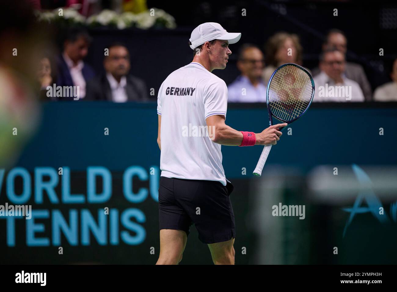 Malaga, Spagna. 22 novembre 2024. Daniel Altmaier, squadra tedesca, in azione contro Botic Van de Zandschulp, squadra olandese vista in azione durante la semifinale di Coppa Davis 8 singolare match 1 Martin Carpena Arena. (Foto di Vicente Vidal Fernandez/Sipa USA) credito: SIPA USA/Alamy Live News Foto Stock