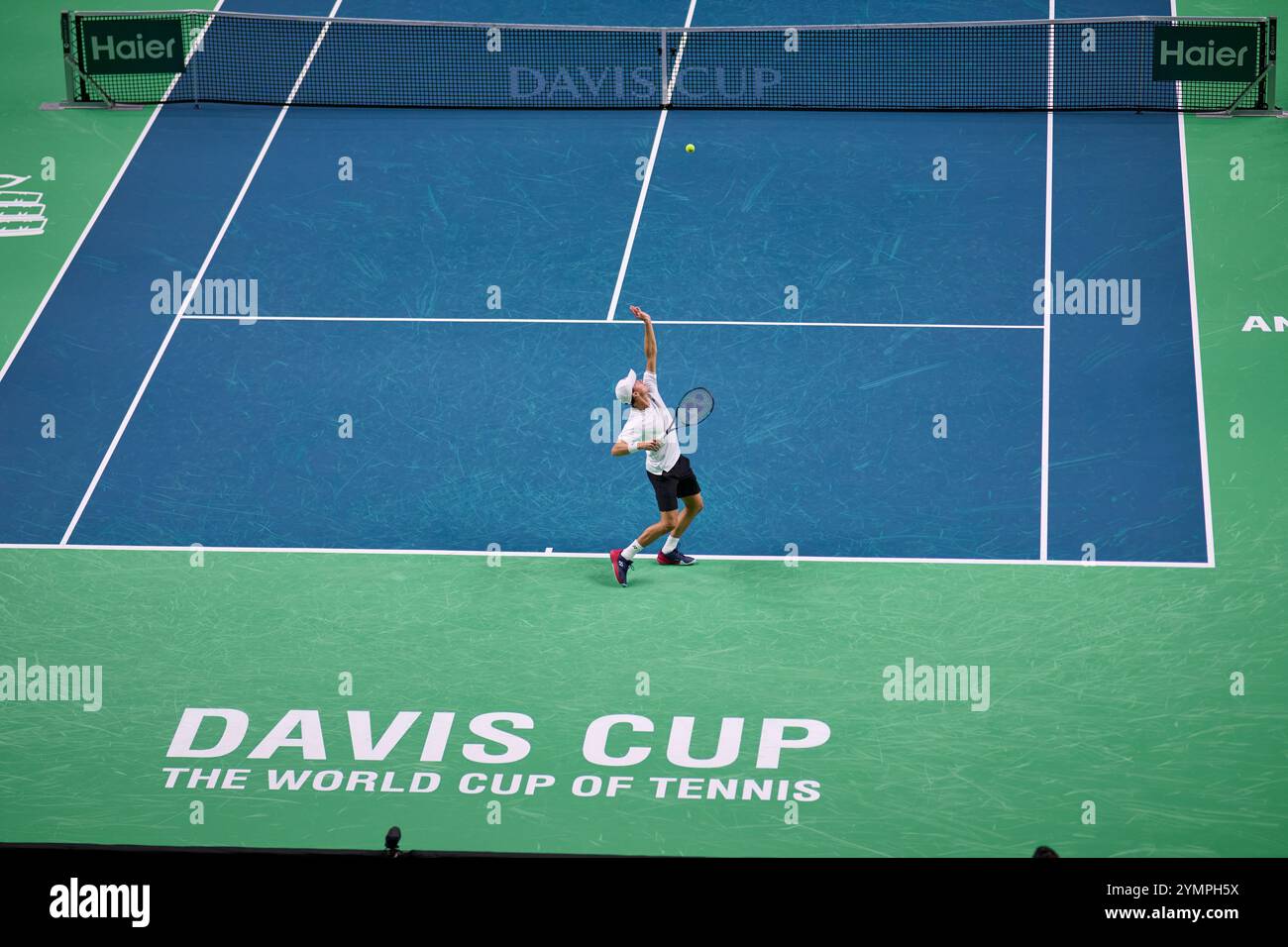 Malaga, Spagna. 22 novembre 2024. Daniel Altmaier, squadra tedesca, in azione contro Botic Van de Zandschulp, squadra olandese vista in azione durante la semifinale di Coppa Davis 8 singolare match 1 Martin Carpena Arena. (Foto di Vicente Vidal Fernandez/Sipa USA) credito: SIPA USA/Alamy Live News Foto Stock