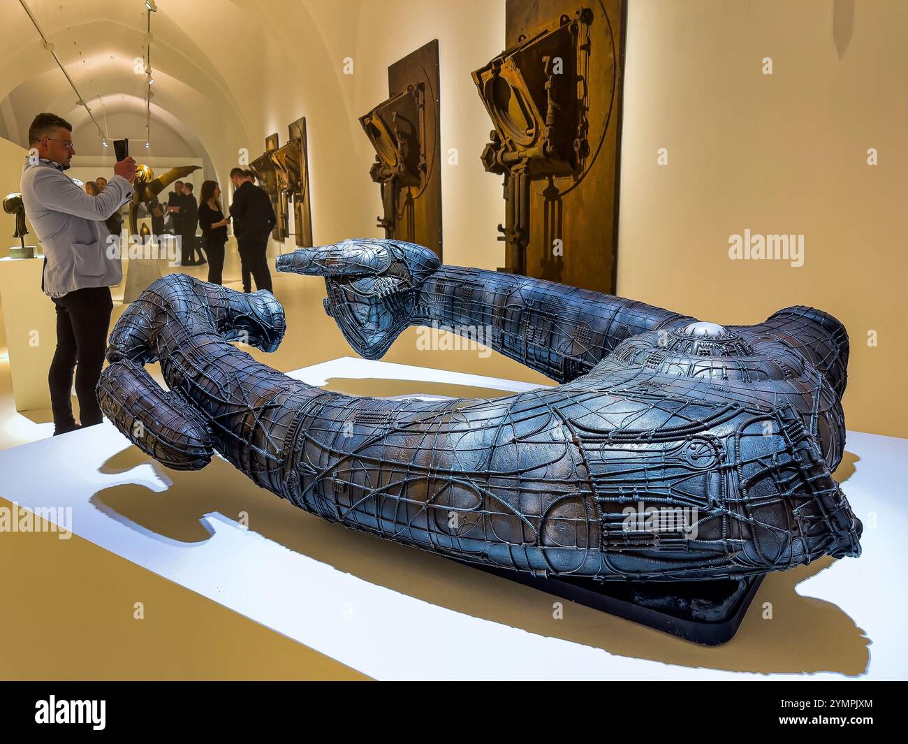 Hluboka nad Vltavou, repubblica Ceca - 10 giugno 2023. Mostra di H.R. Giger ad Ales South Bohemian Gallery Foto Stock