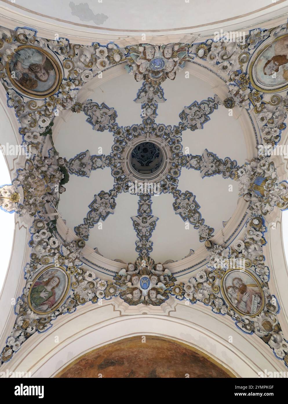Soffitto decorato nel perdono puerta nella Moschea-Cattedrale di Cordova, Spagna, 2024 Foto Stock