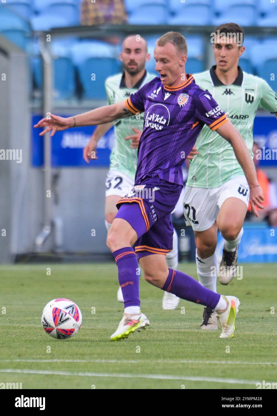 Paddington, Australia. 22 novembre 2024. Nicholas Pennington del Perth Glory FC visto in azione durante il quinto turno della stagione 2024-25 di Isuzu UTE A-League tra Perth Glory FC e Western United FC tenutosi all'Allianz Stadium. Punteggio finale Perth Glory FC 1:3 Western United FC. (Foto di Luis Veniegra/SOPA Images/Sipa USA) credito: SIPA USA/Alamy Live News Foto Stock