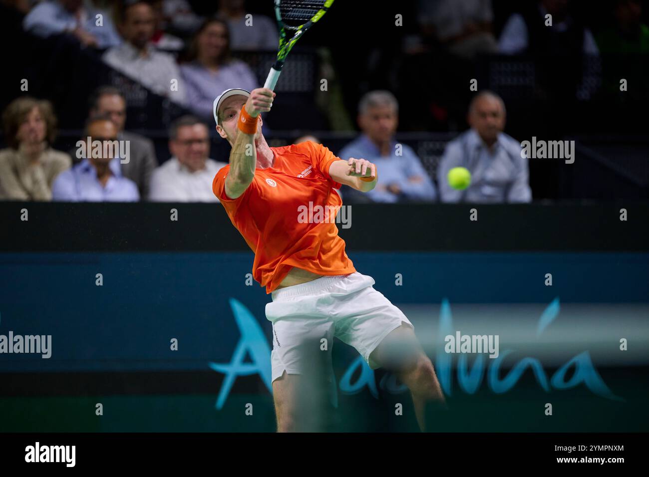 Malaga, Spagna. 22 novembre 2024. Botic Van de Zandschulp della squadra olandese in azione contro Daniel Altmaier della Germania squadra vista in azione durante la semifinale di Coppa Davis 8 match singolo 1 Martin Carpena Arena. (Foto di Vicente Vidal Fernandez/Sipa USA) credito: SIPA USA/Alamy Live News Foto Stock