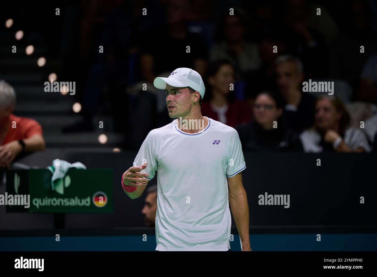 Malaga, Spagna. 22 novembre 2024. Daniel Altmaier, squadra tedesca, in azione contro Botic Van de Zandschulp, squadra olandese vista in azione durante la semifinale di Coppa Davis 8 singolare match 1 Martin Carpena Arena. (Foto di Vicente Vidal Fernandez/Sipa USA) credito: SIPA USA/Alamy Live News Foto Stock