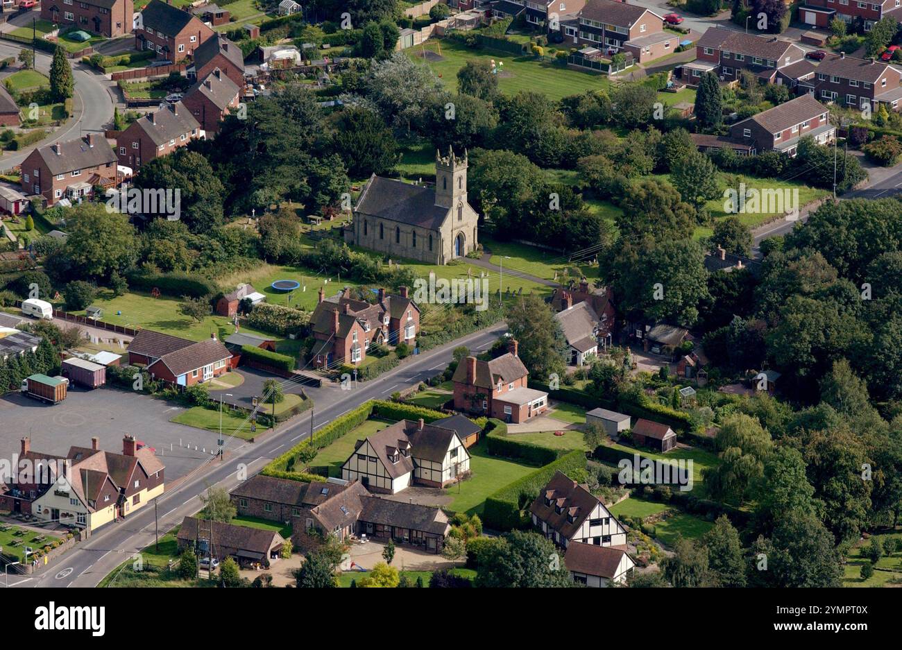 Vista aerea del villaggio di Cressage e della chiesa nello Shropshire Foto Stock