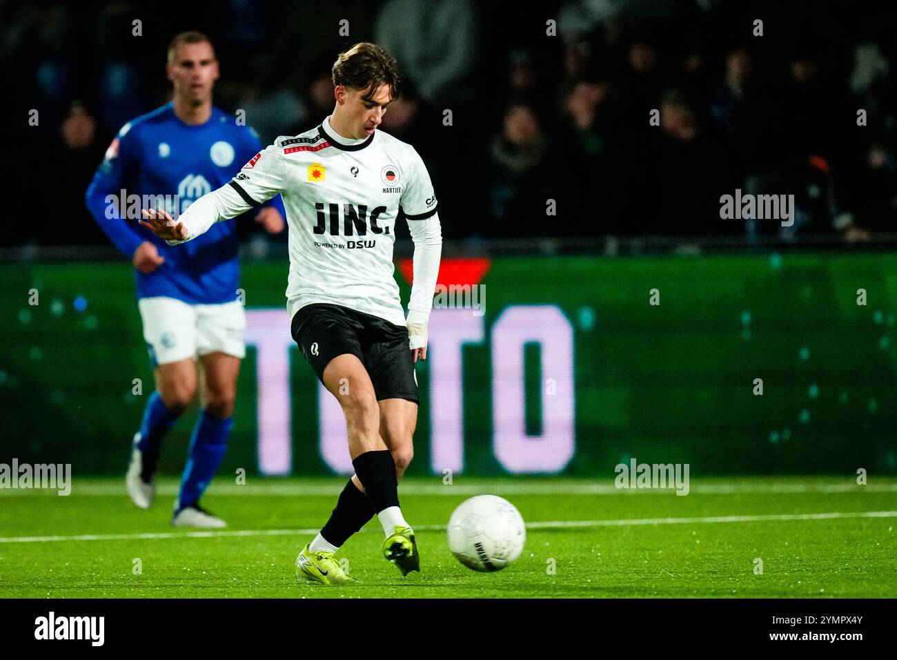 Den Bosch - Lennard Hartjes dell'Excelsior Rotterdam durante il sedicesimo round della Keuken Kampioen Divisie stagione 2024/2025. La partita è ambientata tra il Den Bosch e l'Excelsior Rotterdam allo Stadion De Vliert il 22 novembre 2024 a Den Bosch, nei Paesi Bassi. (VK Sportphoto/Yannick Verhoeven) credito: Yannick Verhoeven/Alamy Live News Foto Stock