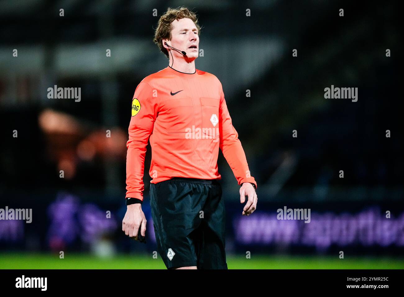 Den Bosch - arbitro Martin van den Kerkhof durante il sedicesimo turno della Keuken Kampioen Divisie stagione 2024/2025. La partita è ambientata tra il Den Bosch e l'Excelsior Rotterdam allo Stadion De Vliert il 22 novembre 2024 a Den Bosch, nei Paesi Bassi. (VK Sportphoto/Yannick Verhoeven) credito: Yannick Verhoeven/Alamy Live News Foto Stock