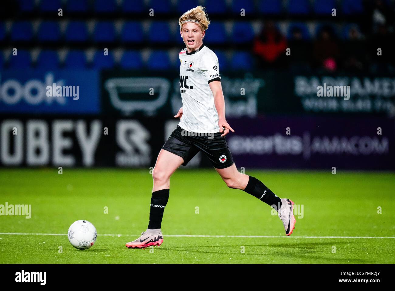 Den Bosch - Cedric Hatenboer dell'Excelsior Rotterdam durante il sedicesimo round della Keuken Kampioen Divisie stagione 2024/2025. La partita è ambientata tra il Den Bosch e l'Excelsior Rotterdam allo Stadion De Vliert il 22 novembre 2024 a Den Bosch, nei Paesi Bassi. (VK Sportphoto/Yannick Verhoeven) credito: Yannick Verhoeven/Alamy Live News Foto Stock