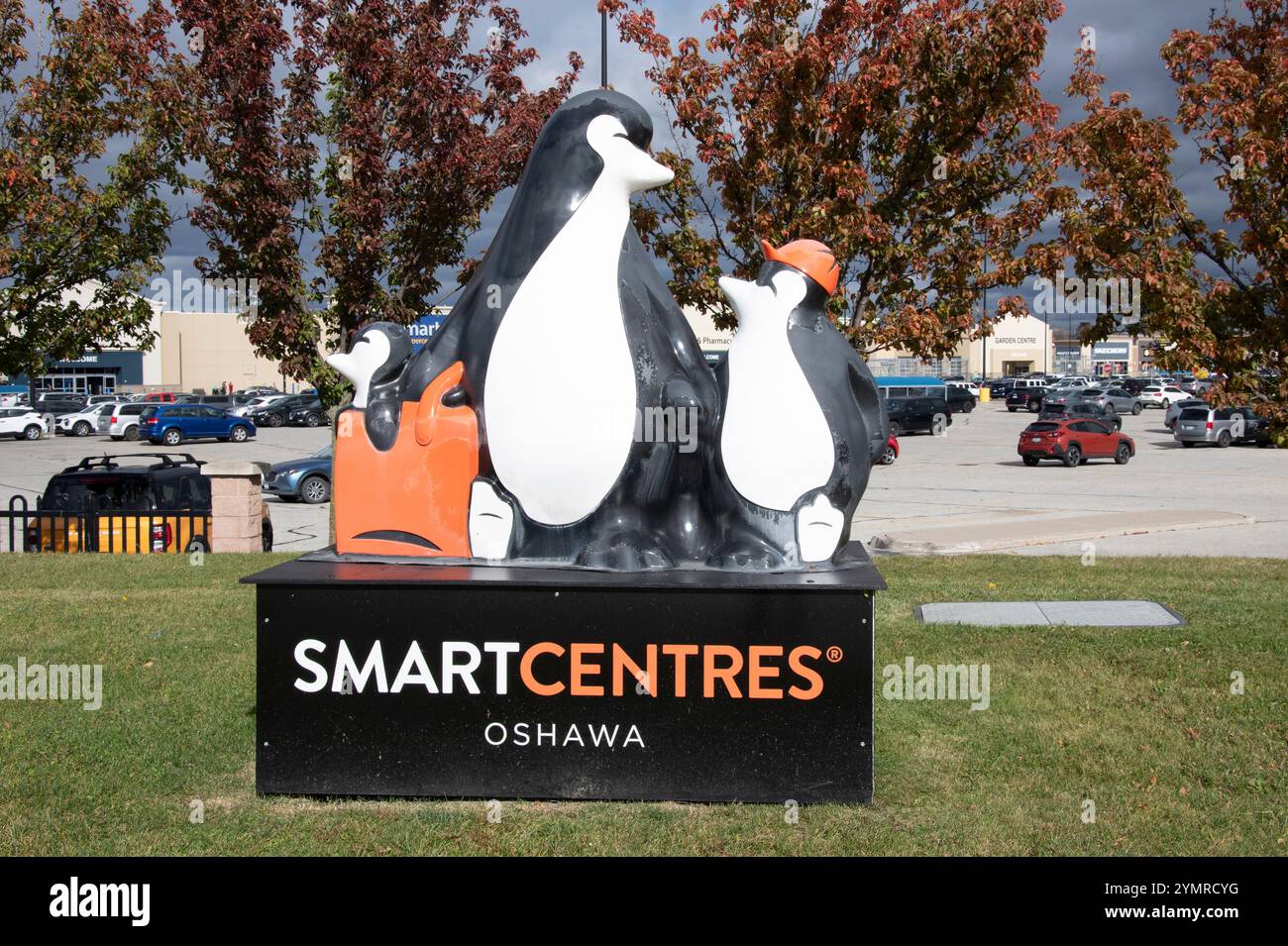 Insegna del centro commerciale Smart Centres su Laval Drive a Oshawa, Ontario, Canada Foto Stock