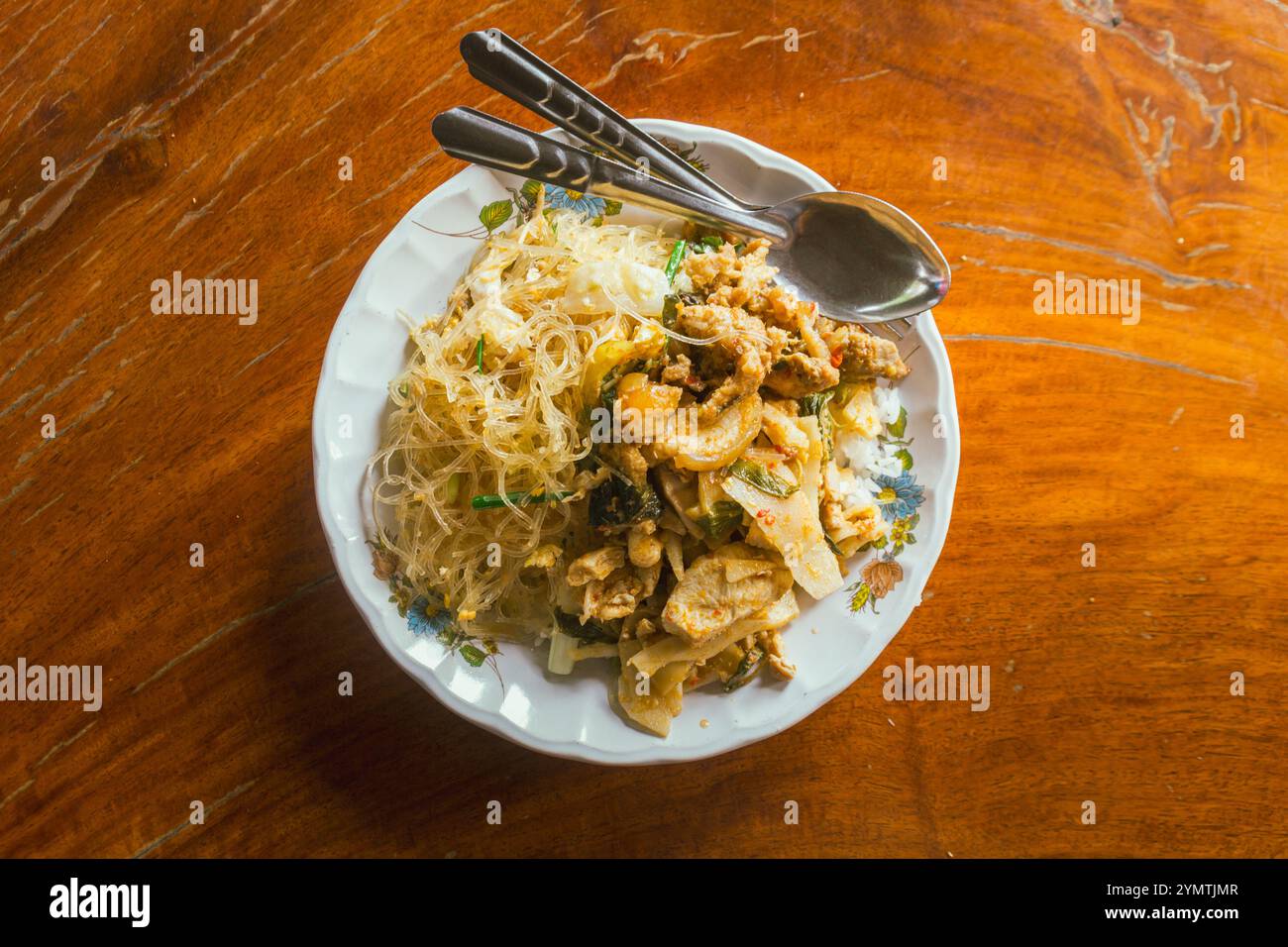 Cibo di strada a base di riso e curry in Thailandia per il concetto di Street food Asia Foto Stock