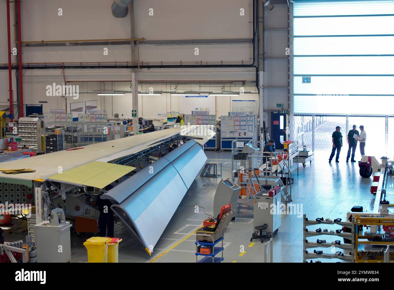 Il sito Airbus a Filton, Bristol, dove stanno assemblando l'aereo militare A400M e l'aeromobile civile A350 - la sala di assemblaggio dell'ala principale A400M. Foto Stock