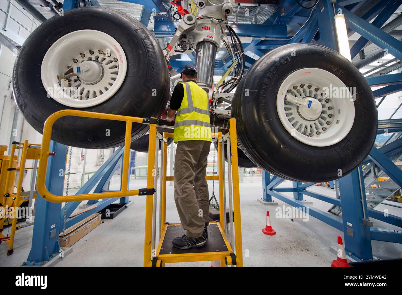Il sito di Airbus a Filton, Bristol - assemblando l'aereo militare A400M e l'aereo civile A350 - l'impianto di prova integrato del carrello di atterraggio A350 Foto Stock