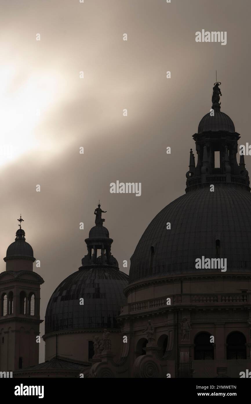 Sagoma della Cattedrale di Santa Maria della salute, Venezia, Italia 04.01.2024 Foto Stock