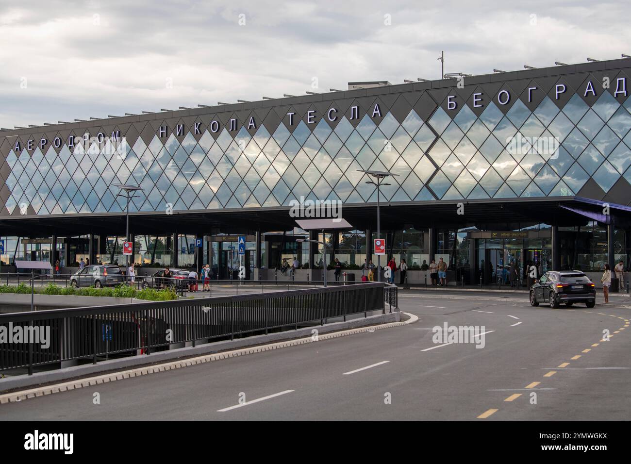 Ingresso all'aeroporto Nikola Tesla di Belgrado, 26.07.2023. Foto Stock