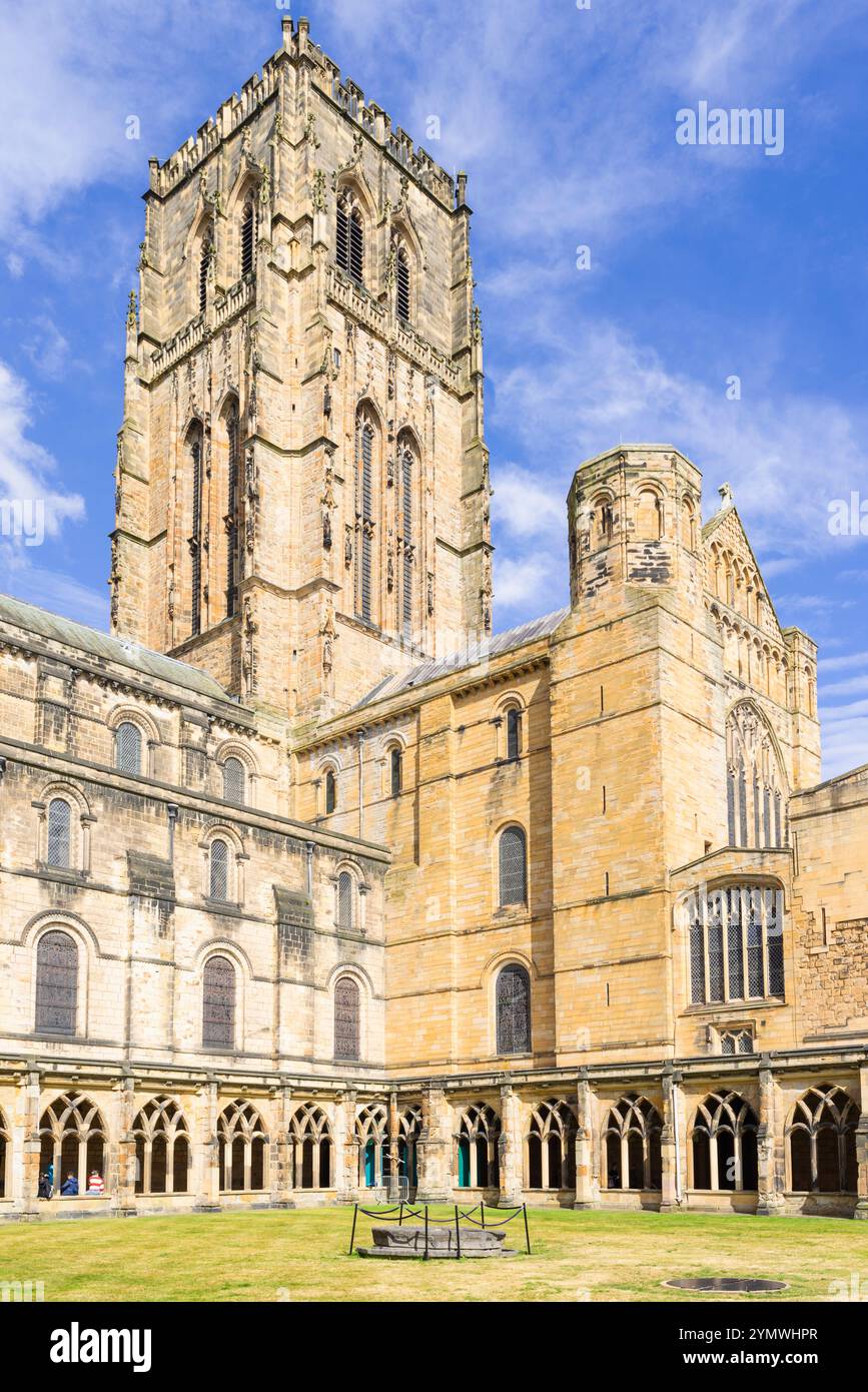 Torri della cattedrale di Durham dai chiostri della cattedrale di Durham Contea di Durham Inghilterra Regno Unito Europa Foto Stock