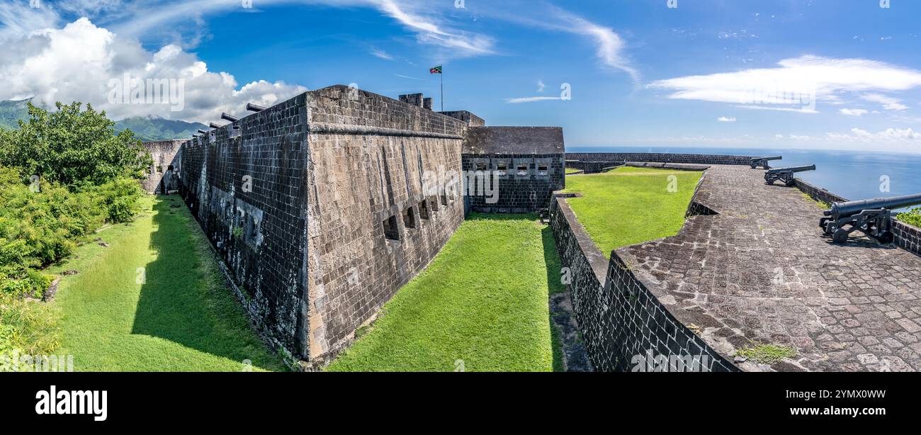 Brimstone Fort cittadella con caponiere che protegge il fosso, canone montato sui bastioni di St Kitts e Nevis Foto Stock