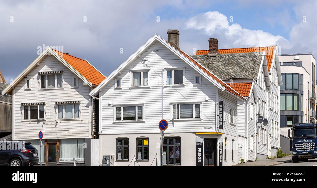 Comune di Haugesund in Norvegia 2025, nuova Galleria splendida e colorata scena di villaggi Norvegia con varie barche Foto Stock