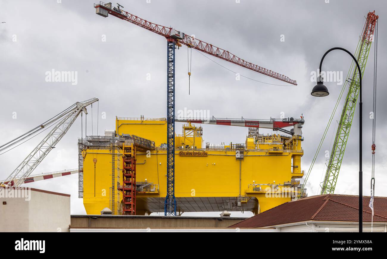 Comune di Haugesund in Norvegia 2025, nuova Galleria splendida e colorata scena di villaggi Norvegia con varie barche Foto Stock