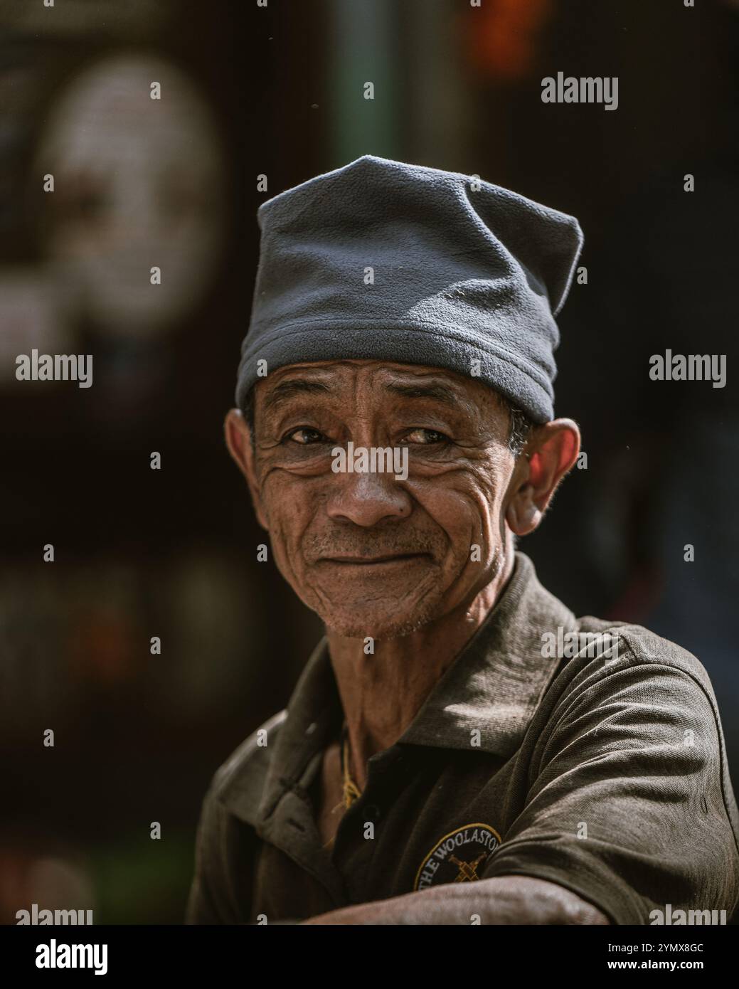 Le persone che lavorano o vivono lungo il percorso del campo base dell'Annapurna Foto Stock