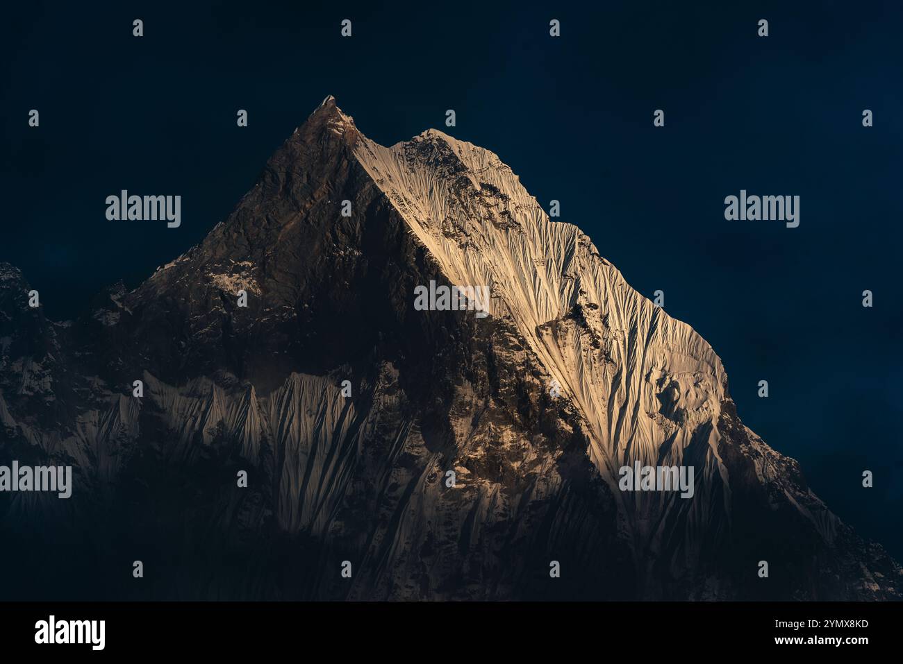 Machapuchare Mountain in Nepal, novembre 2024 Foto Stock