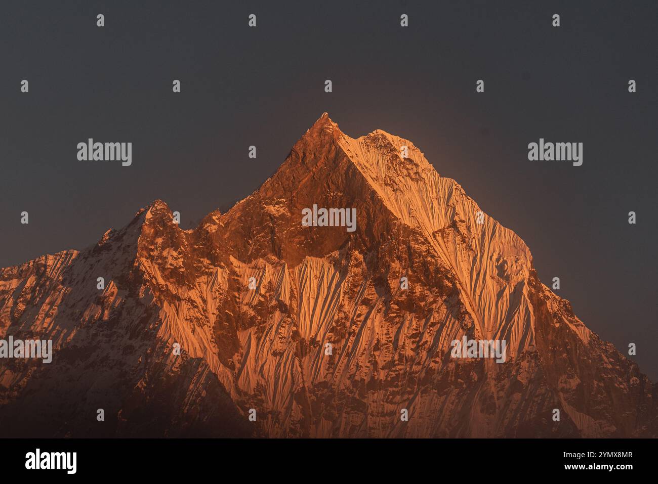 Machapuchare Mountain in Nepal, novembre 2024 Foto Stock