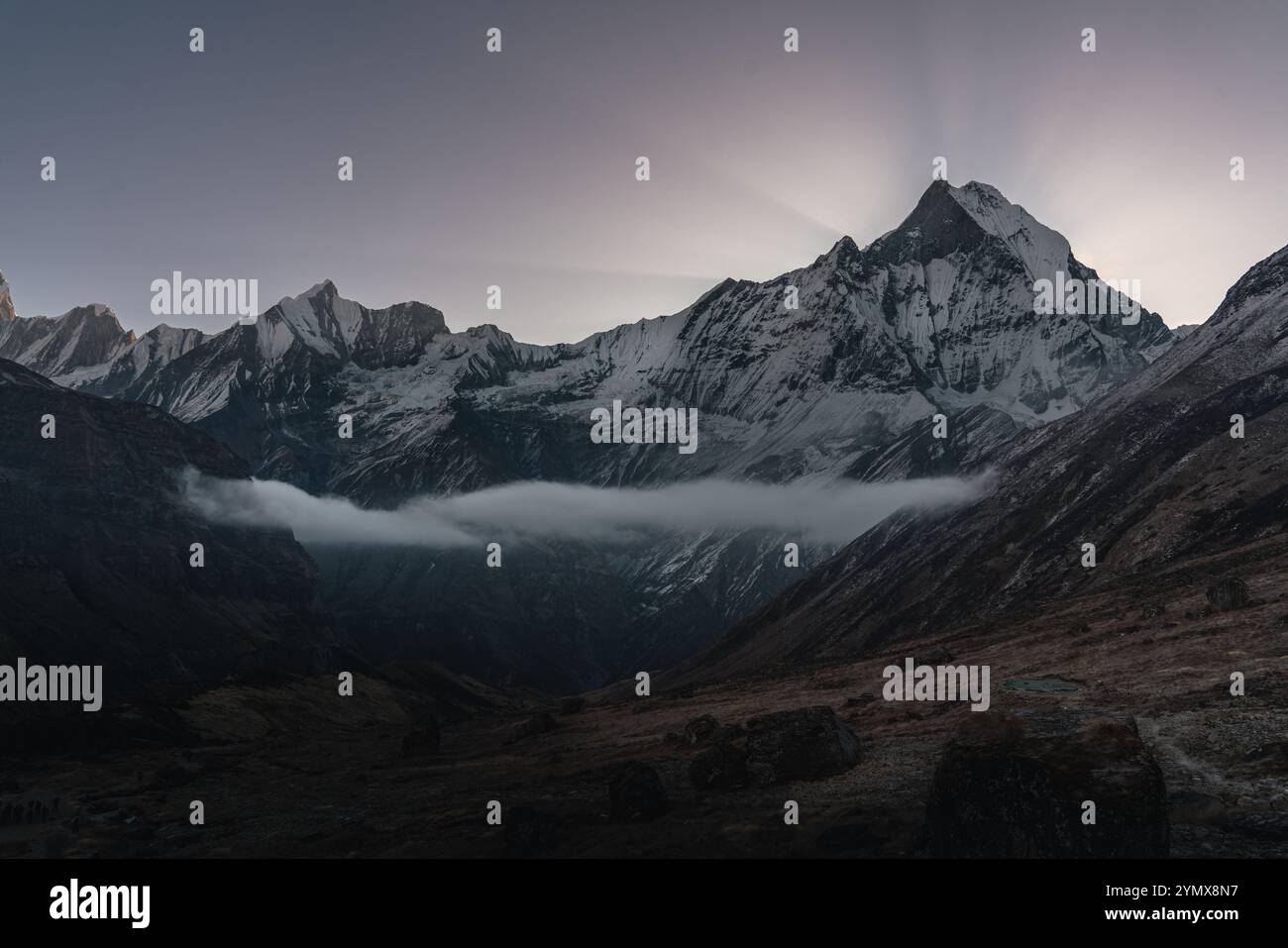 Machapuchare Mountain in Nepal, novembre 2024 Foto Stock