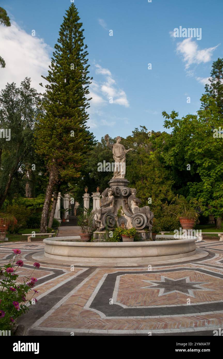 viale d'ingresso del Giardino Botanico del Palazzo reale di Portici. Napoli Foto Stock