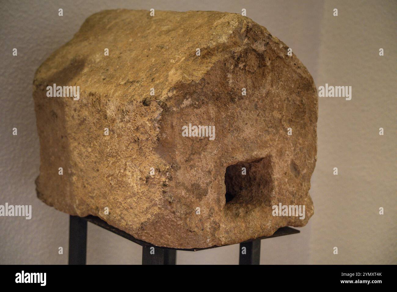 Monumento funerario in pietra calcarea, i secolo, Poza de la Sal, Hispania romana, Museo Valladolid, Comunità di Castiglia e León, Spagna Foto Stock